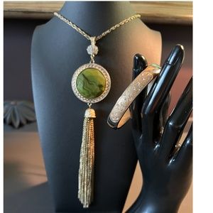 SET: Unbranded Vintage Gold/Jade Soutoir Necklace & Hinged Rhinestone Bangle